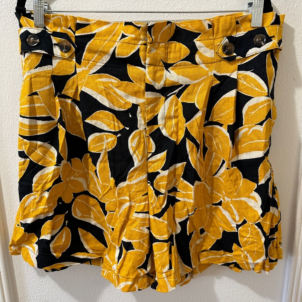 NWT Who What Wear Yellow and Black Floral Shorts Size 16